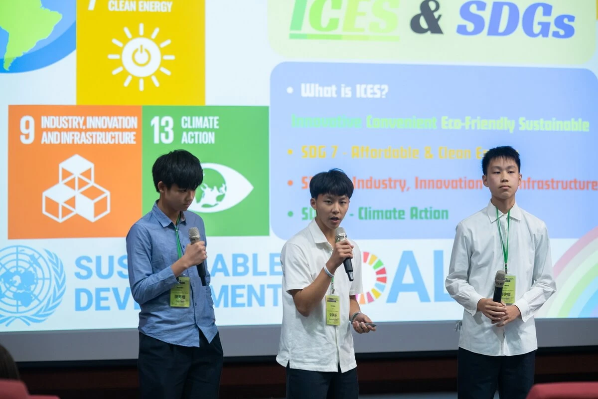 Benjamin presenting on stage at the 3-Minute Science Competition